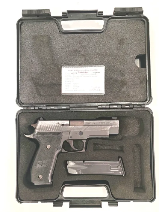 Sig Sauer P226 9x19 használt maroklőfegyver B5(2032)