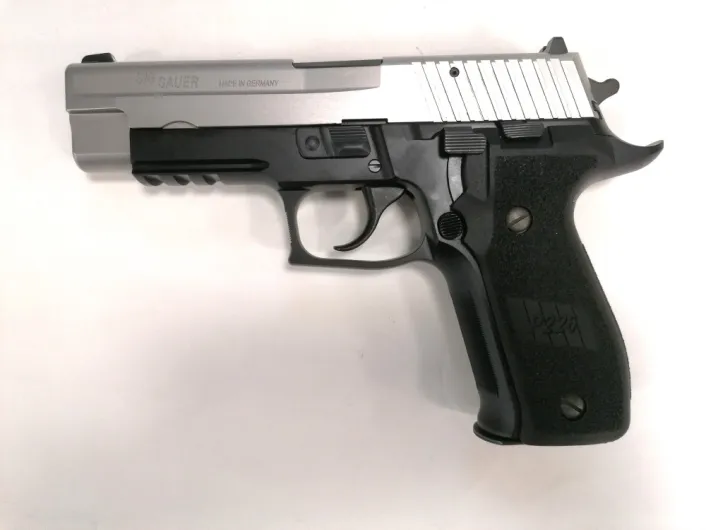 Sig Sauer P226 Dual Tone használt maroklőfegyver 9x19 B1(2026)