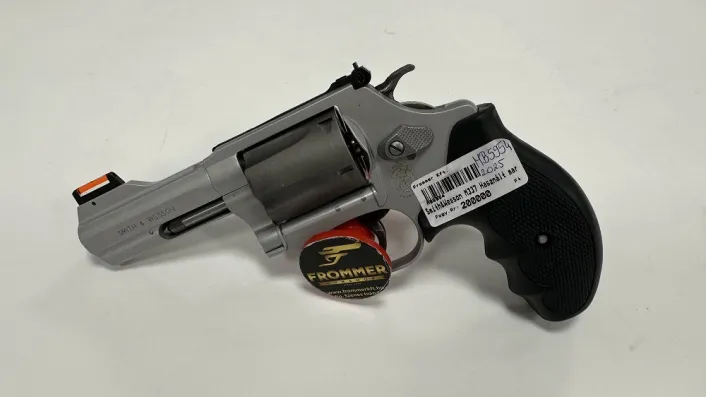 Smith&Wesson M337 Használt maroklőfegyve . Air Lite , 38 special