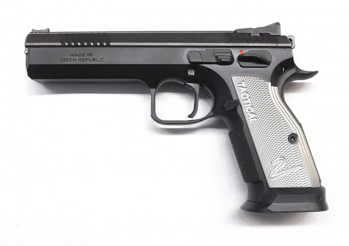 CZ TS-2 9 mm Luger Maroklőfegyver ÚJ . Fekete Ezüst Markolat
