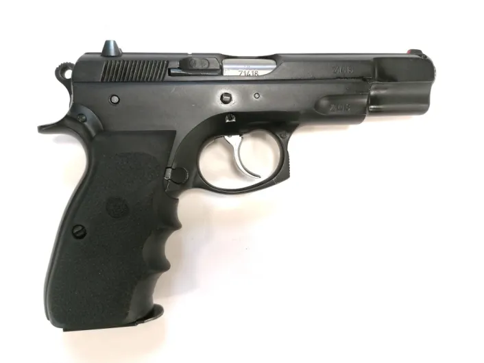 CZ 75 9x19 Használt maroklőfegyver ,+2db tár Cél:sport,önv. kat:B1